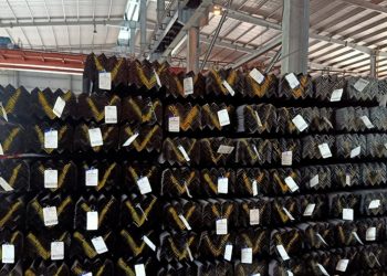 Giá thép v nhà bè