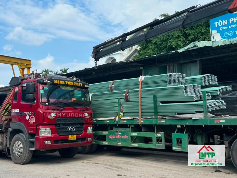 Đại lý thép Mạnh Tiến Phát cung cấp tôn Hoa Sen tại Quận 7 với giá cạnh tranh, giao hàng nhanh