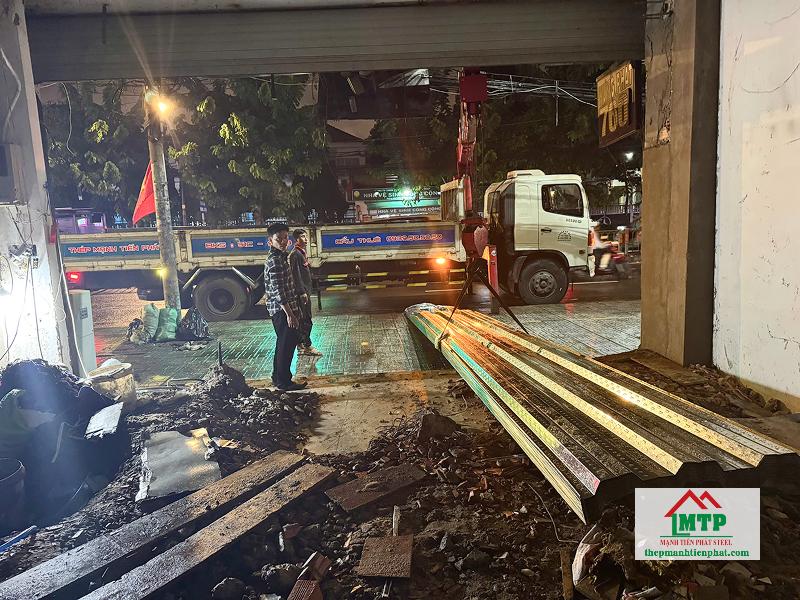 Giao tôn sàn Hoa Sen và thép hình I cho công trình xây dựng tại Gò Vấp