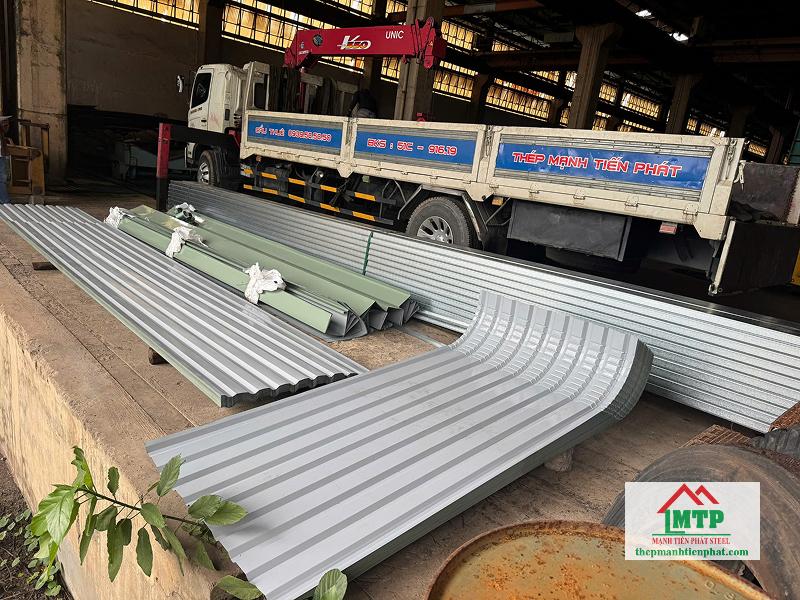 Giao tôn Hoa Sen chống ăn mòn cho công trình nhà kho tại xã Tam Thôn Hiệp, Cần Giờ