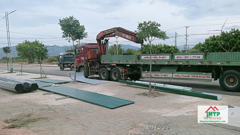 Giao 2000m tôn Hoa Sen cho công trình khu dân cư ven biển Cần Giờ