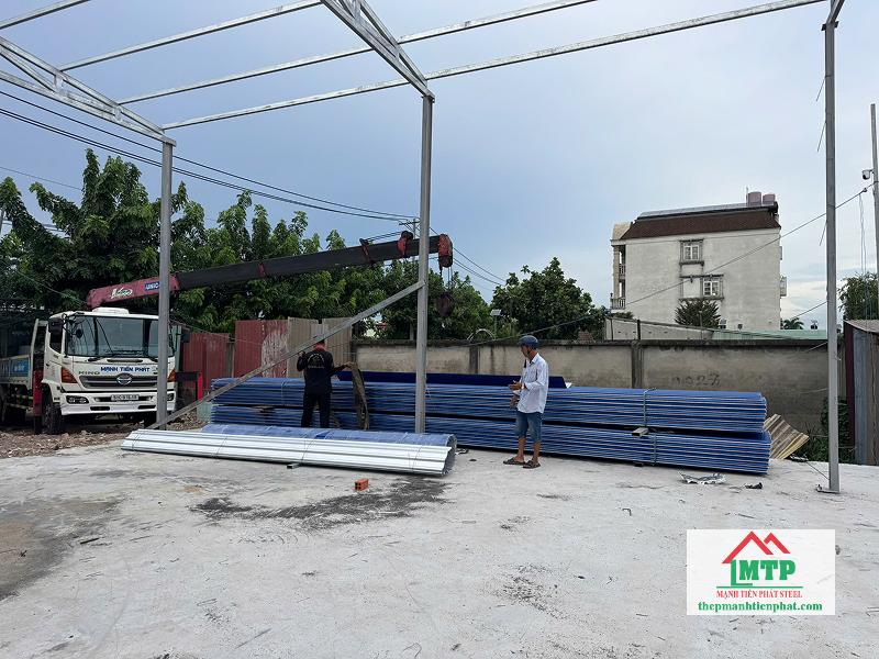 Giao 620m tôn PU Hoa Sen cho khách hàng làm quán ăn tại Hóc Môn