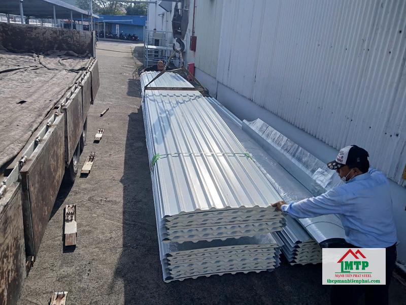 Giao tôn PU Hoa Sen cho Công ty SUBARU tại KCX Tân Thuận, Quận 7