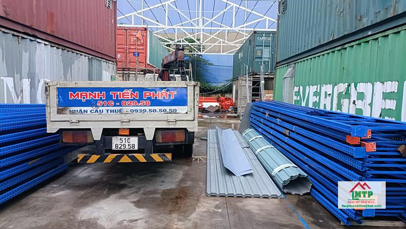 Giao tôn sóng Hoa Sen cho khách hàng trên đường Đào Trí, Quận 7