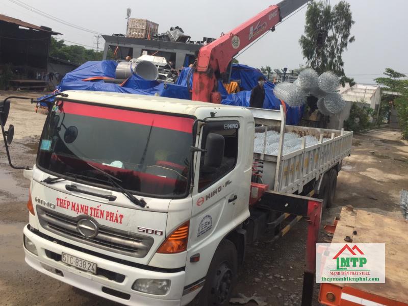 Giao 410m lưới B40 mạ kẽm cho công trình rào khu đất tại xã Phú Xuân, huyện Nhà Bè