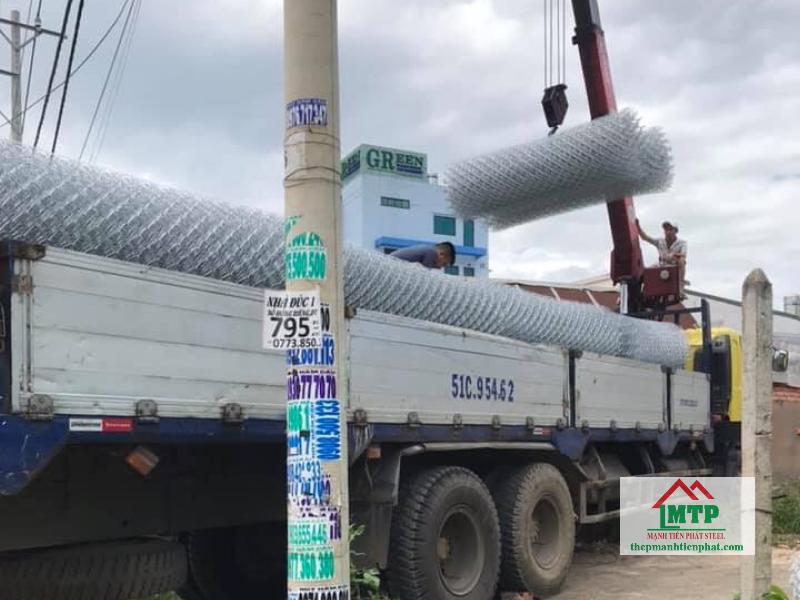 Giao 420m lưới B40 mạ kẽm rào đất xây nhà dân tại Quận 10