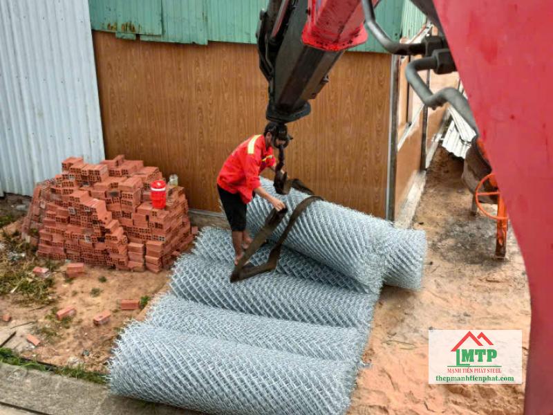 Giao 5 cuộn lưới B40 mạ kẽm khổ 1m5 cho công trình nhà 2 tầng tại Quận 10