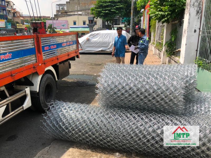 Giao 270m lưới B40 mạ kẽm cho công trình sửa hàng rào nhà dân tại Phường 14, Quận 10
