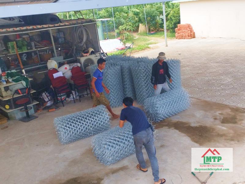 Giao 520m lưới B40 mạ kẽm khổ 1m8 cho công trình rào chắn bãi vật liệu tại đường Khánh Hội, Quận 4