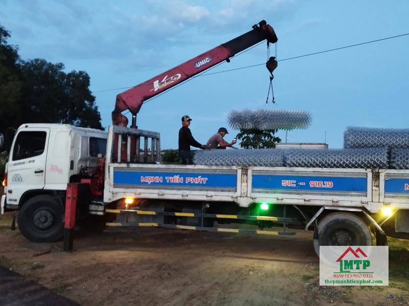 Giao 400m lưới B40 mạ kẽm khổ 1m5 cho công trình làm hàng rào kho bãi tại đường Tôn Thất Thuyết, Quận 4