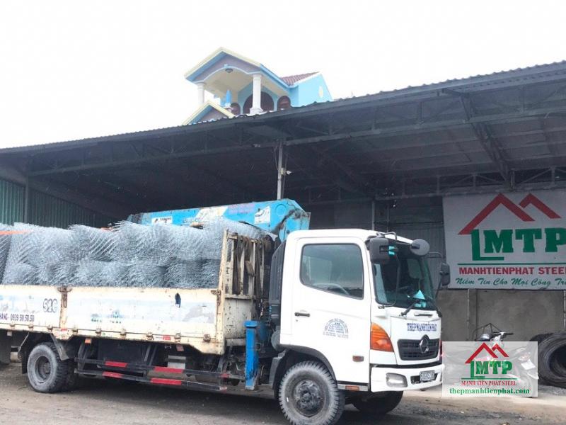 Giao 690m lưới B40 mạ kẽm khổ 1m5 cho công trình làm hàng rào nhà kho tại đường Trần Hưng Đạo, Quận 5