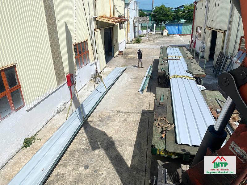 Hoàn tất giao tôn Đông Á dài 17m phục vụ thi công công trình nhà xưởng tại Tây Ninh