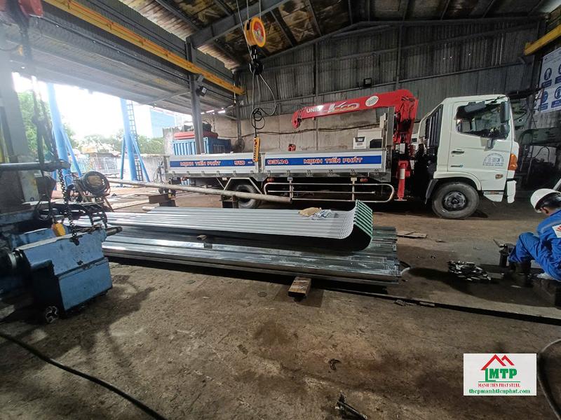 Giao thép hộp, thép tấm, tôn Đông Á và thép V mạ kẽm cho Công ty Thiết bị Ngoài khơi OTS tại TP Vũng Tàu