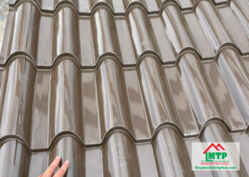 giá tôn lạnh mạ màu nâu đất Bluescope