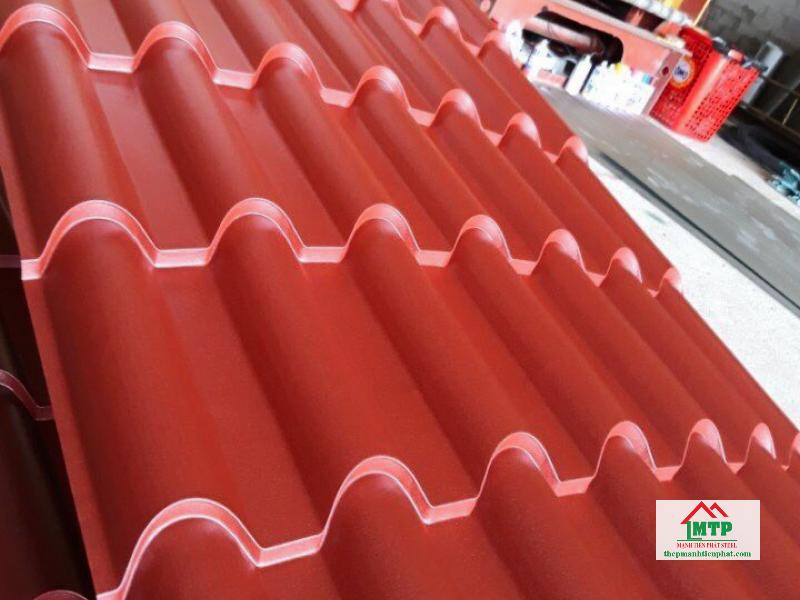 Tôn giả ngói Hoa Sen màu đỏ đậm