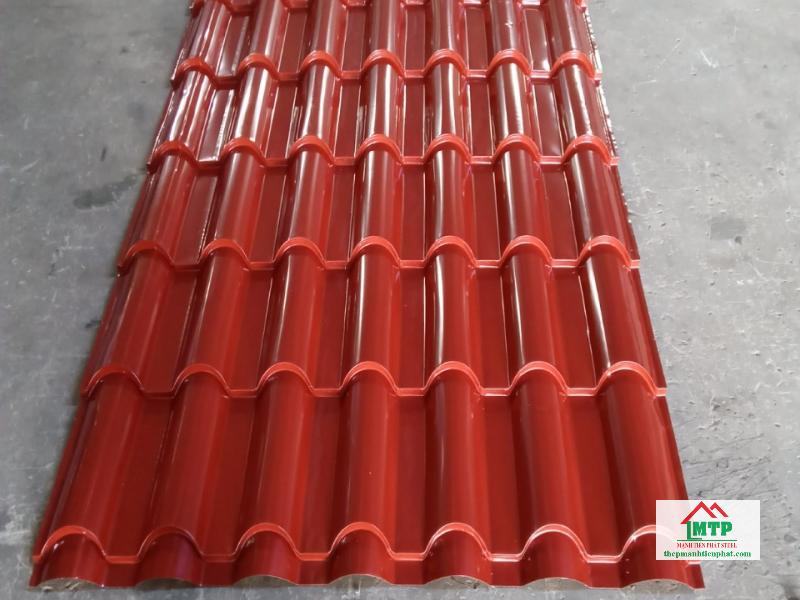 Tôn Hoa Sen giả ngói màu đỏ tươi