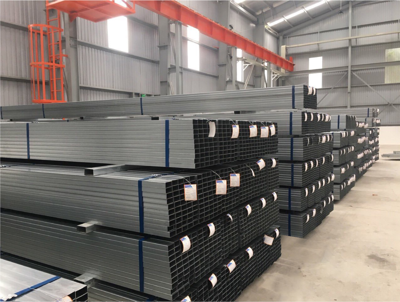 Sắt hộp Đông Á có độ bền cao, được sản xuất theo tiêu chuẩn quốc tế