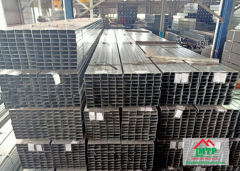 Giá sắt thép hộp chữ nhật đen Hòa Phát 25x50 mới nhất