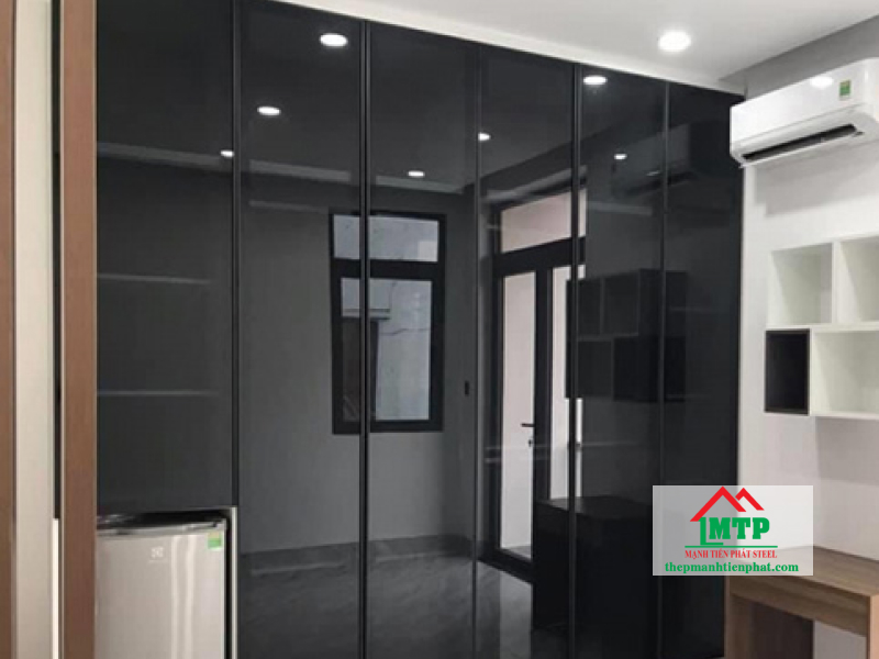 Inox đen bóng có tính thẩm mỹ cao, sang trọng, chống ăn mòn hiệu quả, chịu lực tốt