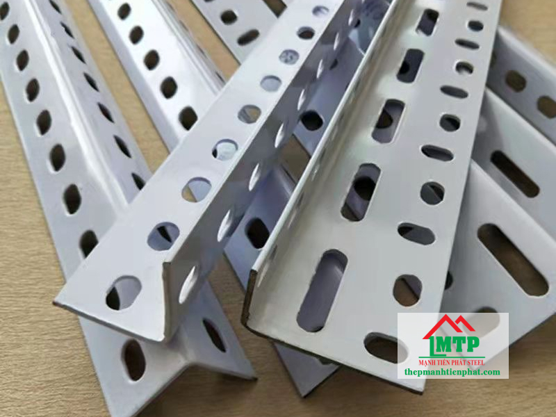Giá 1m V lỗ inox hiện nay là bao nhiêu?