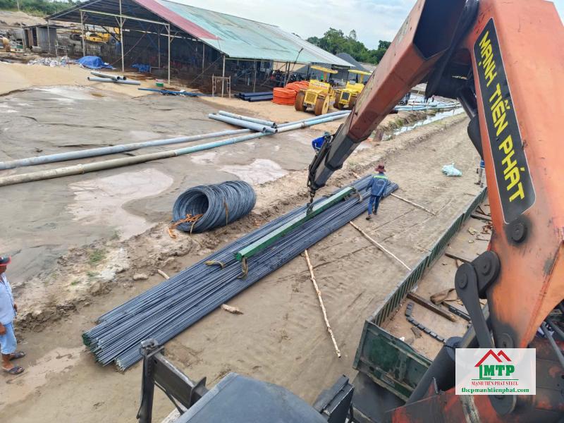 Thép Mạnh Tiến giao 50 tấn thép cây gân và thép cuộn Miền Nam cho công trình trong KCN VISIP Cần Thơ