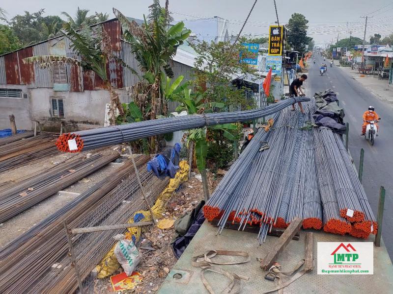 Thép Mạnh Tiến Phát giao 20 tấn sắt cây Miền Nam phi 20, phi 32 cho công ty Xây dựng Năng Lượng Việt tại công trình Phụng Hiệp, Hậu Giang