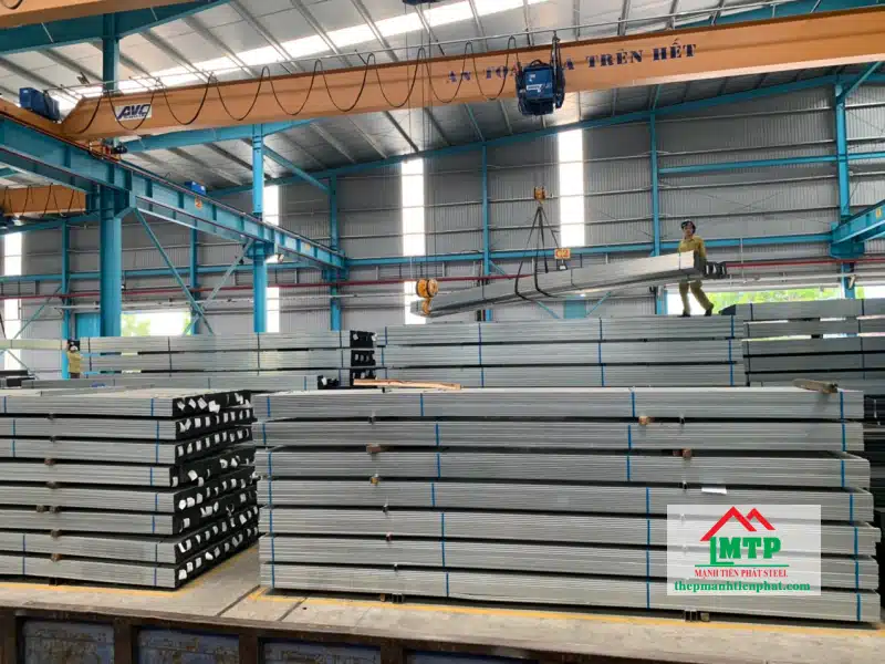 Thép hộp Hòa Phát đa dạng quy cách như vuông, chữ nhật