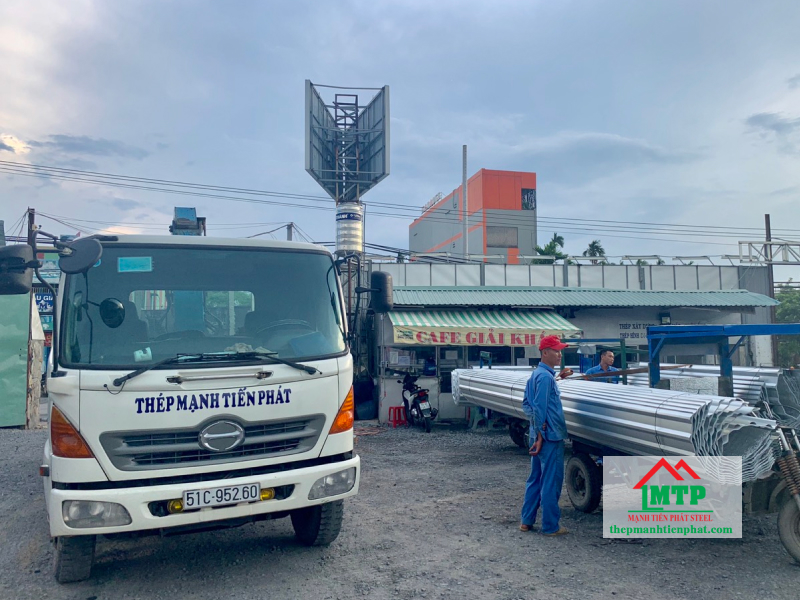 Vận chuyển thép Phương Nam tận nơi bởi hệ thống xe tải của Thép MTP