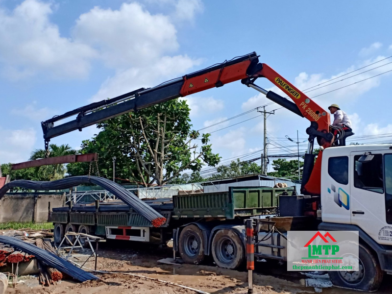 Thép Mạnh Tiến Phát vận chuyển thép Tung ho tận công trình