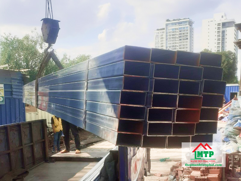 Thép hộp chữ nhật 50x100x5ly có chiều dài 100mm, chiều rộng 50mm, dày 5mm