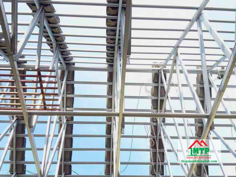 Thép hộp Sunrise Hồng Ký làm khung kèo lợp mái