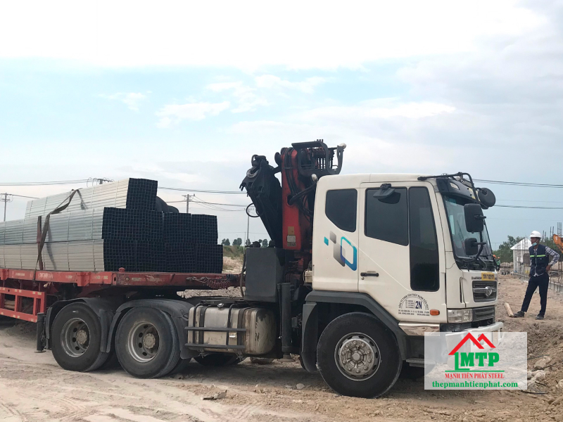 Thép Mạnh Tiến Phát hỗ trợ vận chuyển thép hộp Sunrise Hồng Ký tận nơi, toàn Miền Nam