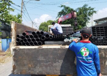 giao cho xưởng cắt CNC LASER Trảng Bom Đồng Nai. 100 tấm thép đen SS400 và ống thép + vuông 50 +hộp50100 cùng ván phủ phim