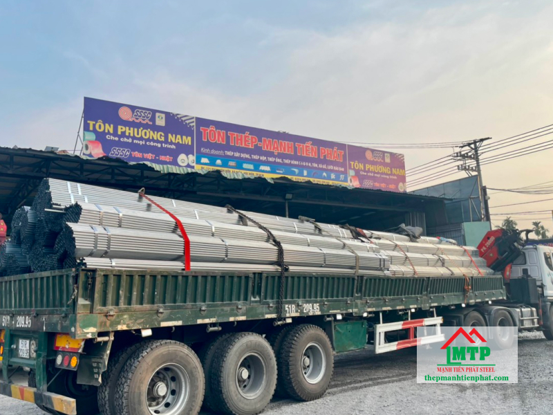 Đại lý tôn thép Mạnh Tiến Phát có xe tải lớn, giao hàng tận nơi