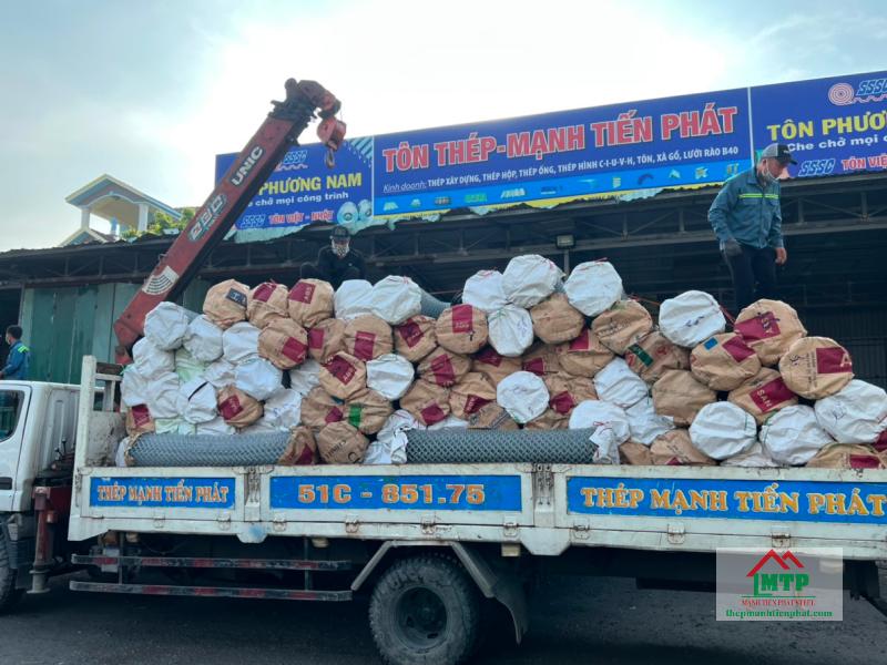 Thép MTP vận chuyển lưới B40 khổ 1m2 cho khách hàng