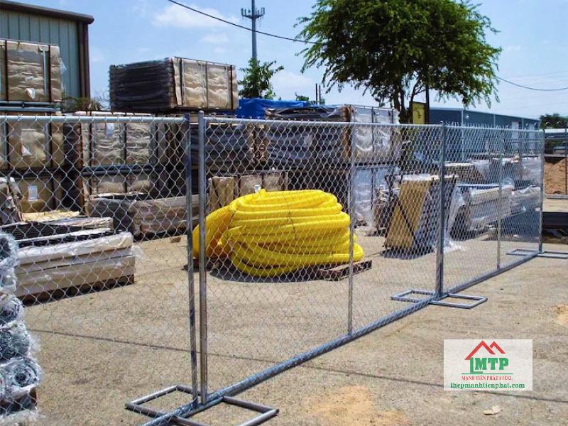 Hàng rào bãi xe gia công từ lưới thép B40 khổ 2m
