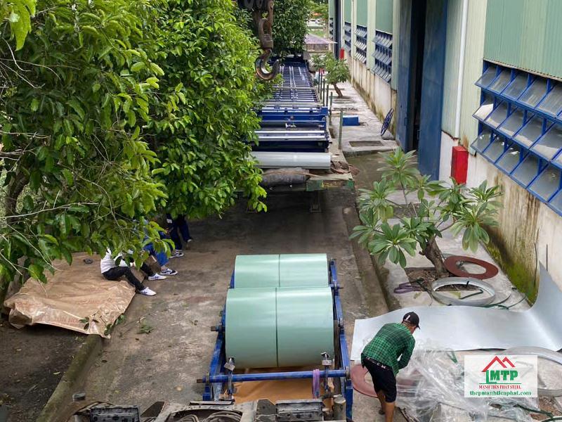 Thép Mạnh Tiến Phát cho thuê máy cán tôn cliplock cán trực tiếp tại công trình, đa dạng hình thức