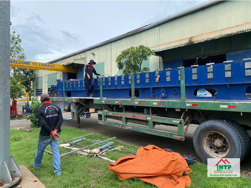 Thép Mạnh Tiến Phát cho thuê máy cán tôn seamlock tận công trình, đa dạng các loại sóng