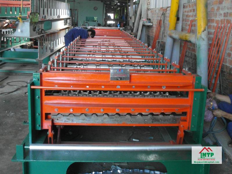 Máy cán tôn Seamlock 2 tầng cho thuê tại Thép Mạnh Tiến Phát