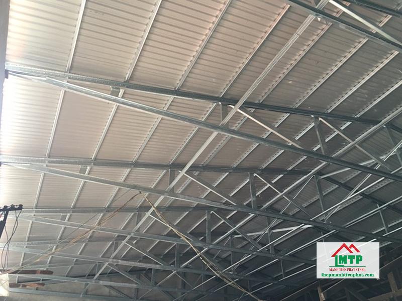 Dùng thép U80 làm xà gồ phụ