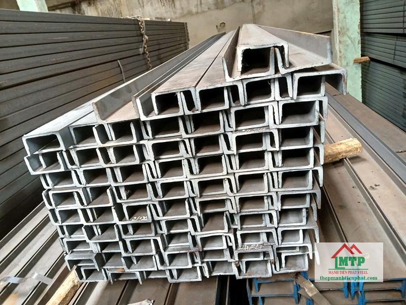 Giá thép U65 bị ảnh hưởng bởi nhiều yếu tố, biến động liên tục theo thị trường