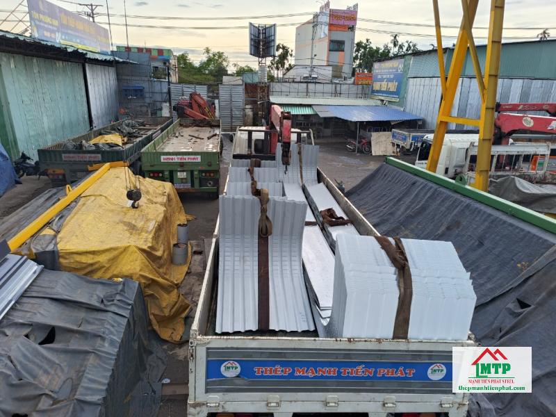 Thép Mạnh Tiến Phát là địa chỉ bán tôn Hòa Phát tại Quận Tân Phú chính hãng, kho hàng lớn, luôn có sẵn, giá ưu đãi