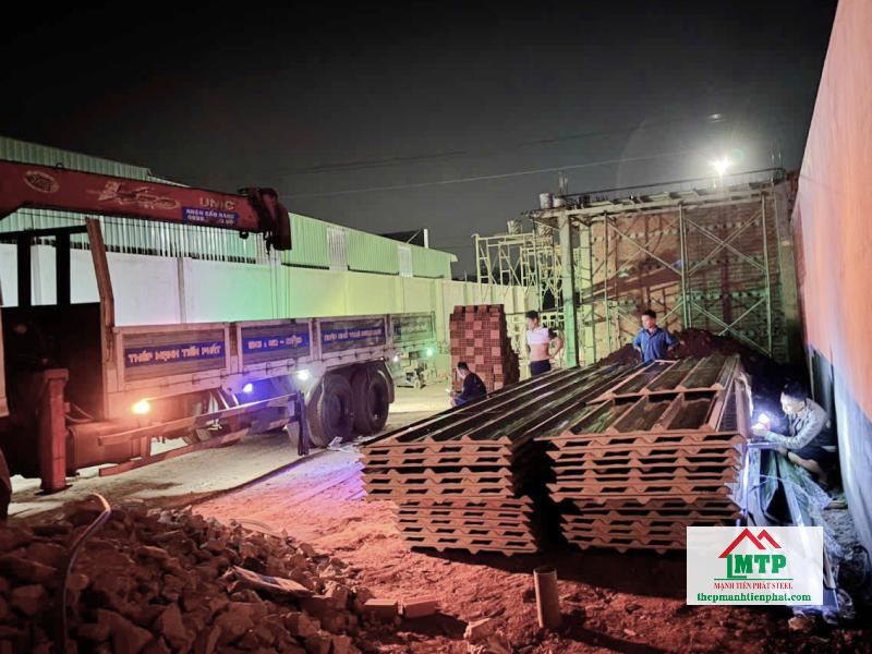 Giao 620m tôn PU Hòa Phát cho công trình sản xuất tại huyện Châu Đức, Bà Rịa – Vũng Tàu