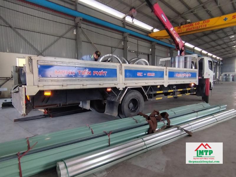Giao tôn lạnh Hòa Phát cho nhà xưởng đóng gói nông sản tại huyện Châu Thành, Tiền Giang