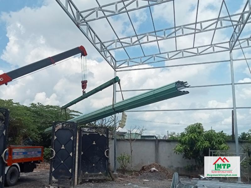 Tôn Hòa Phát sử dụng lợp mái quán ăn, nhà hàng sân vườn ở Tân Phú