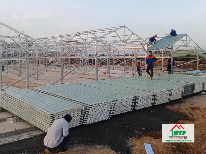 Tình hình tiêu thụ tôn Hòa Phát tại Tiền Giang duy trì ở mức ổn định, được sử dụng cho nhiều công trình khác nhau