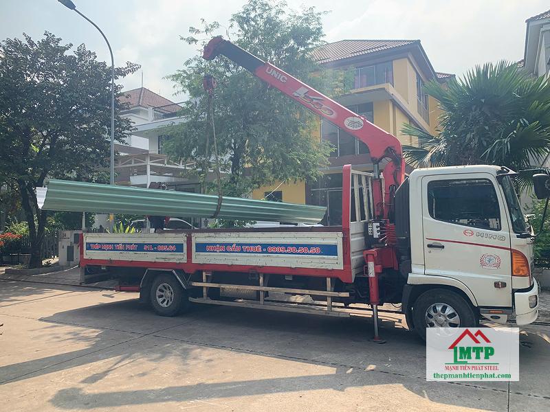 Đại lý tôn Hòa Phát giao tôn màu cán sóng đến công trình