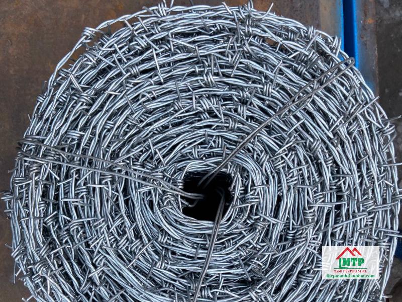 Nên chọn dây kẽm gai dày 2.5 - 3mm để rào trang trại, đất diện tích rộng tại Củ Chi
