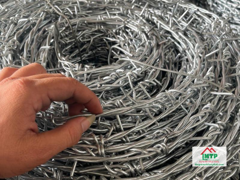 Kẽm gai 3mm phù hợp cho hàng rào xưởng gần KCN Tân Bình