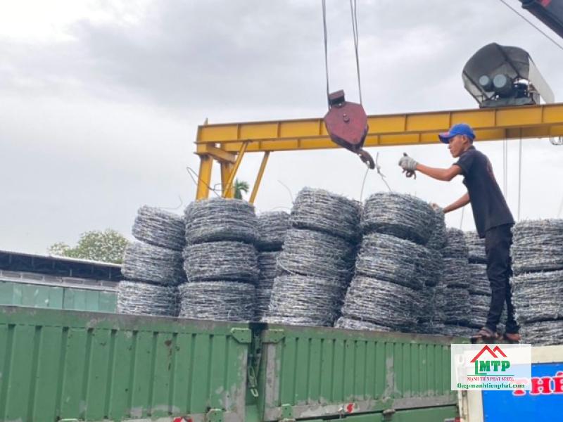 Dây kẽm gai tại Quận Tân Phú làm hàng rào chống leo, vận chuyển tận nơi, hẻm sâu